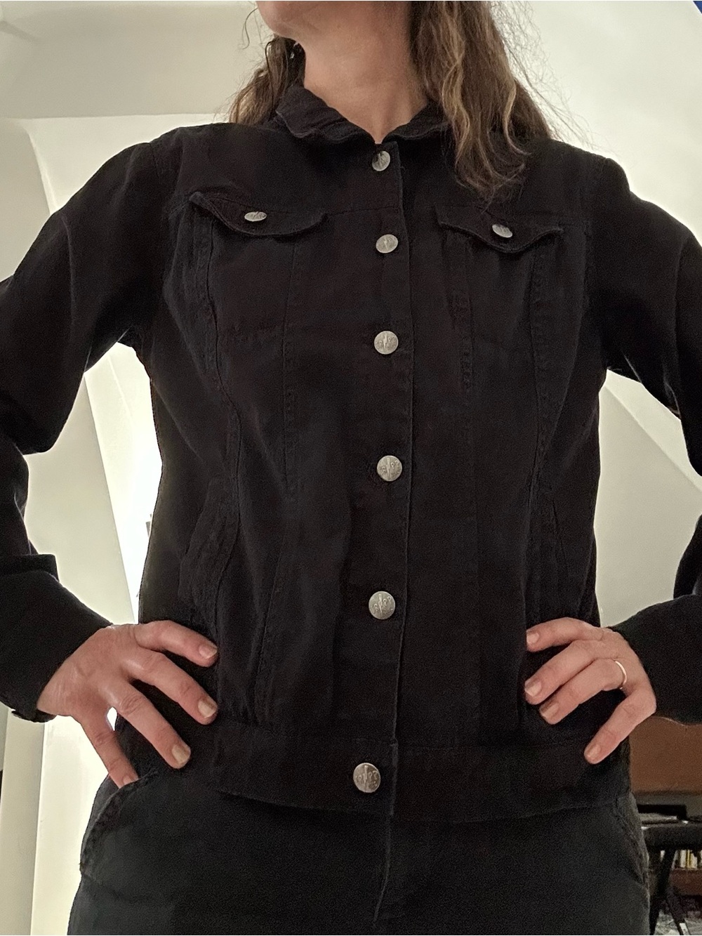 Tripp NYC Black Button-Front Denim Jacket. Medium
